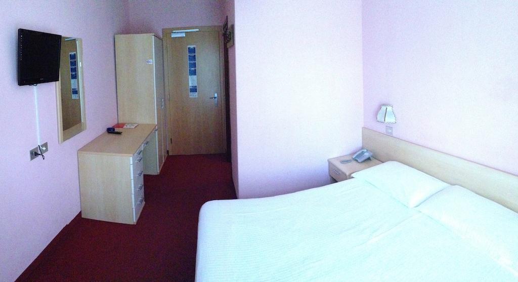 Hotel Alaska 리비뇨 외부 사진